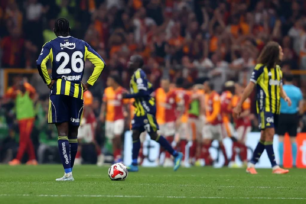 Fenerbahçe'de taşlar yerinden oynuyor