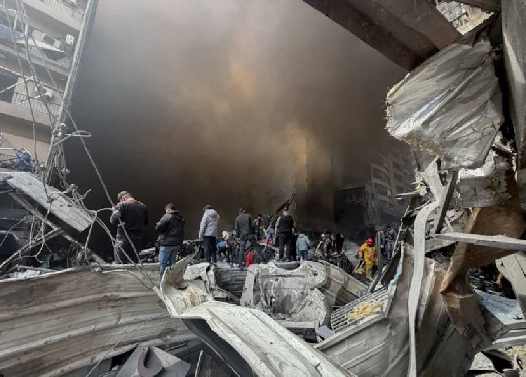 İsrail'den Lübnan'a sert yıkım