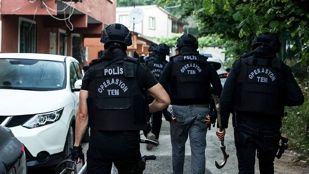 FETÖ'den aranan eski emniyet müdürü yakalandı