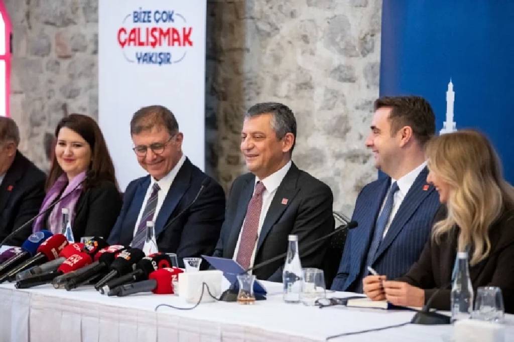 Özgür Özel'den temsil ve bütçe mesajı