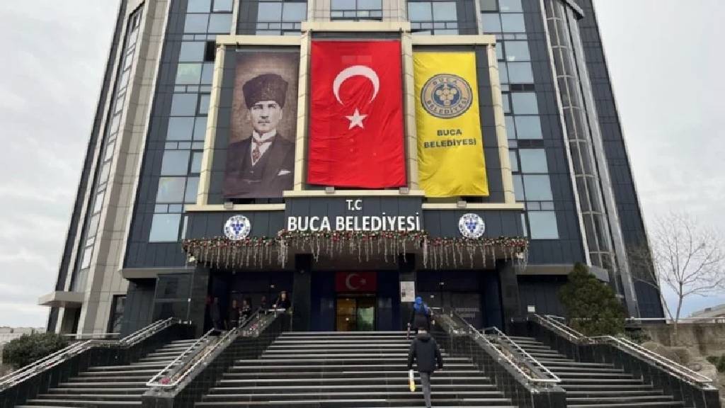 Buca Belediyesi'ne yolsuzluk operasyonu