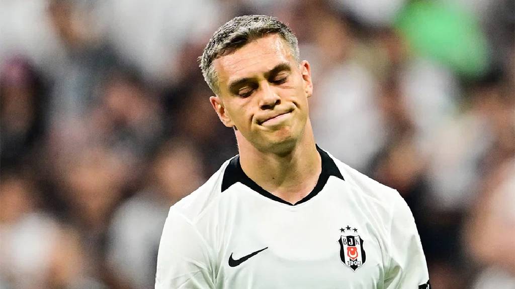 Beşiktaş'a yıldız isminden kötü haber